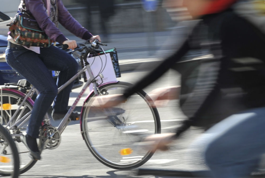 鼓励骑自行车  德国拟大幅度提高占用自行车道的罚款
