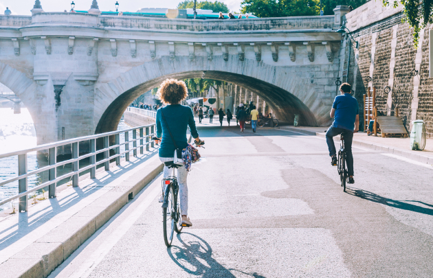 巴黎公交系统逐步恢复  但市民仍未放弃自行车