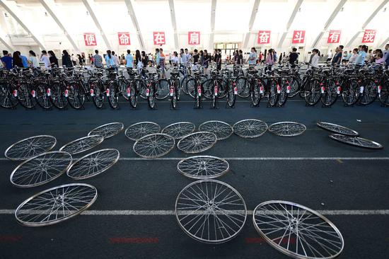 400余人 305辆单车 自行车游行方队背后的故事