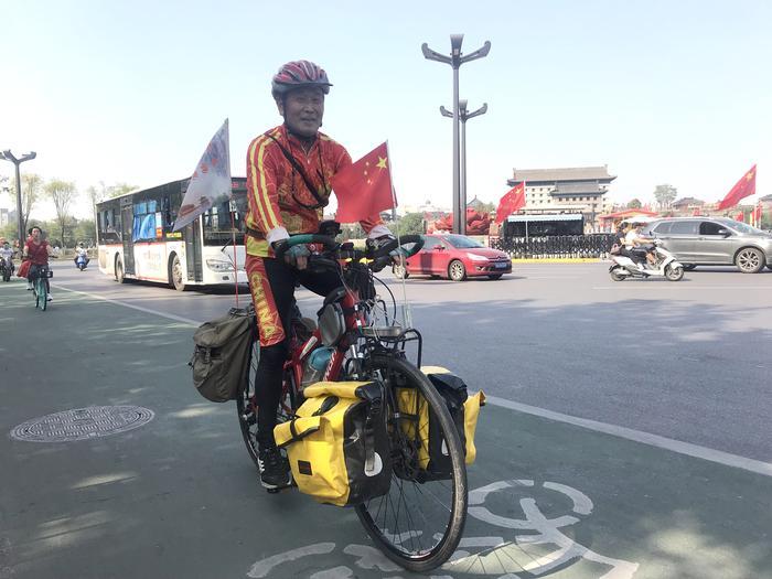 花甲老人想骑车游全国  “祖国这么美 我要骑车去看看”