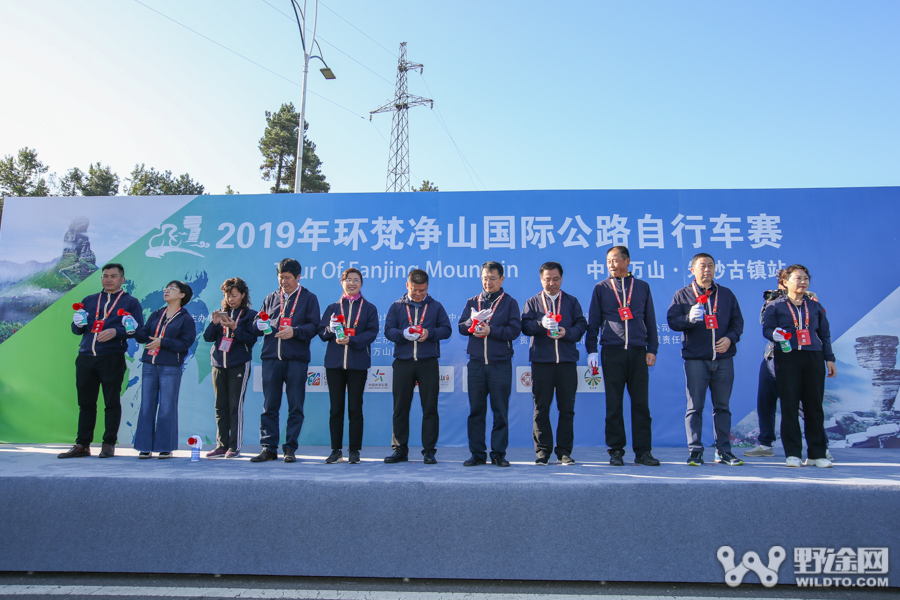 环梵净山 | 朱砂古镇上演抢分大战
