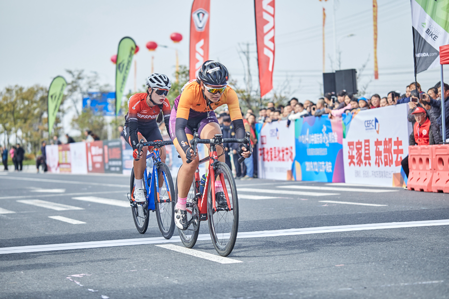 “魅力江苏”自行车联赛海安站  夏威焦彦静获男女冠军