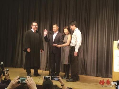 纽约州华裔参议员骑车摔倒 皇后区单车道隐患引关注