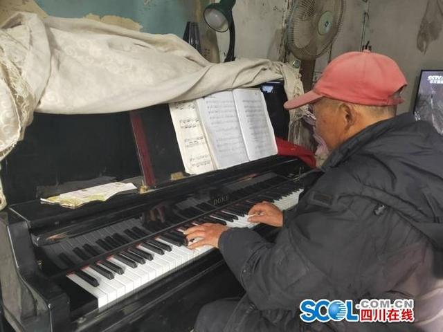 46岁骑游中国61岁念大学81岁出书 学霸爷爷登央视舞台