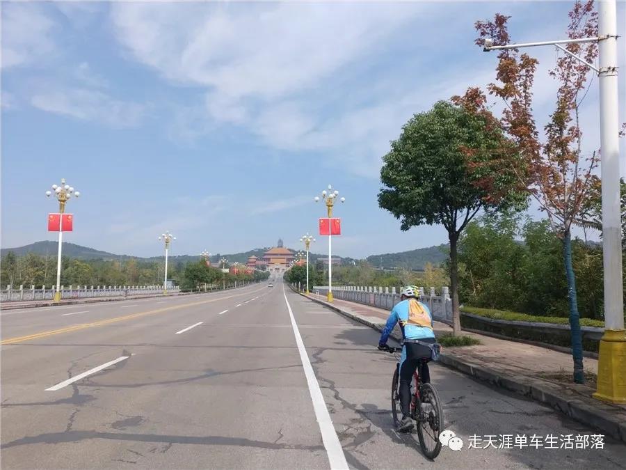 金秋十月约骑洛阳香山寺  赏最美秋色