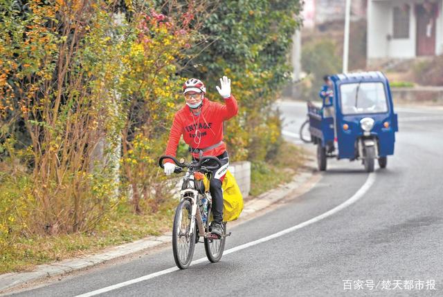 74岁爷爷骑行千里  只为面谢治疗他新冠的医生们