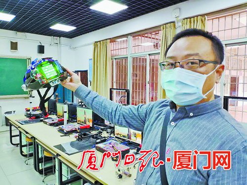 获奖！厦门高二学生发明 智能骑行头盔能感应后方车辆