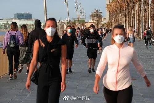 西班牙解禁户外活动 健跑和骑行的人涌上大街小巷