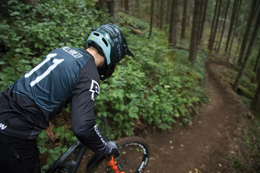 Enduro标配 Smith推出家族首款全盔