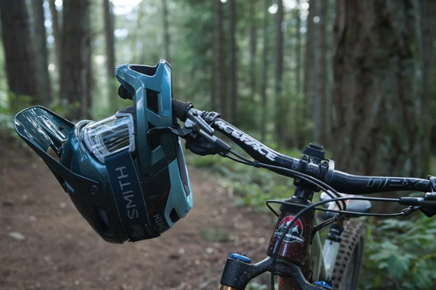 Enduro标配 Smith推出家族首款全盔