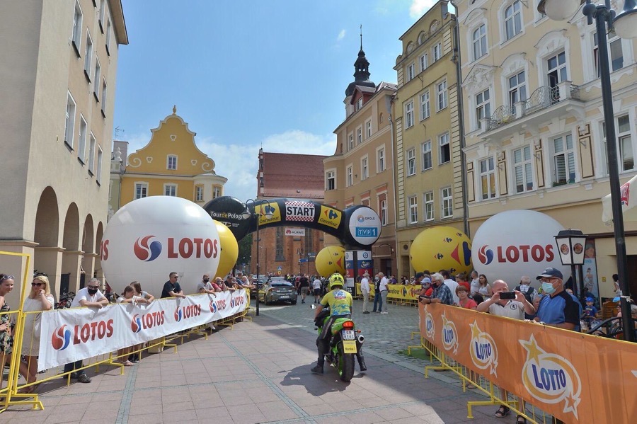 环波兰S2 彼得森冲赢阿克曼 世界冠军斩冠披黄