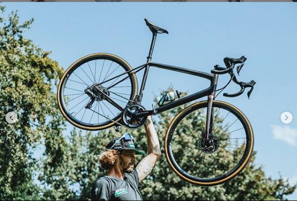 闪电新车谍照曝光 车架传统或比Tarmac SL7轻