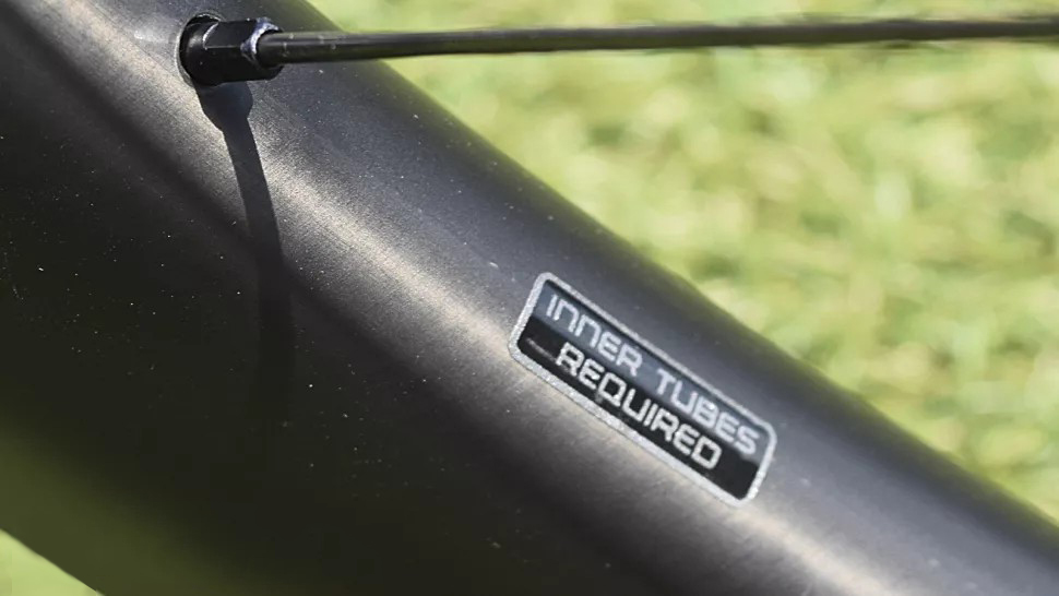 开口胎真香？2021赛季快步与博拉车队弃用管胎