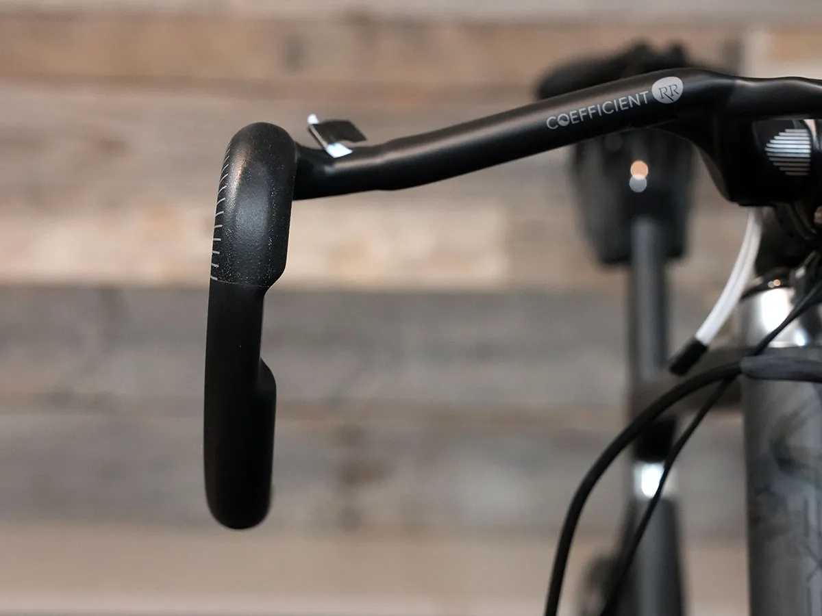 融合码表架 外形独特的Wave RR气动弯把