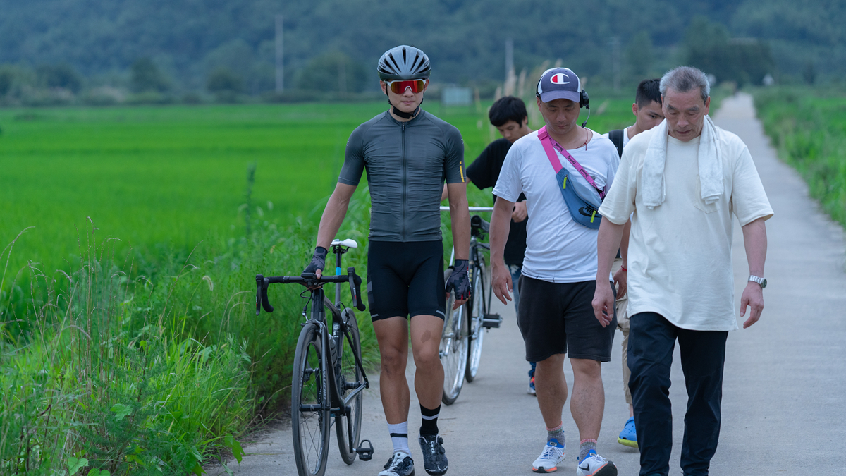 周克强惊喜出镜  韩寒首支音乐短片《回声》刷屏