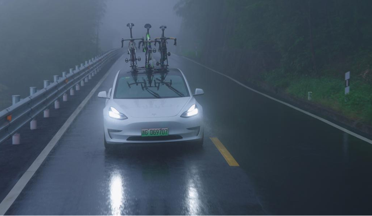 安全 快捷 FOVNO推出首款全電動(dòng)吸盤車頂架N-Power
