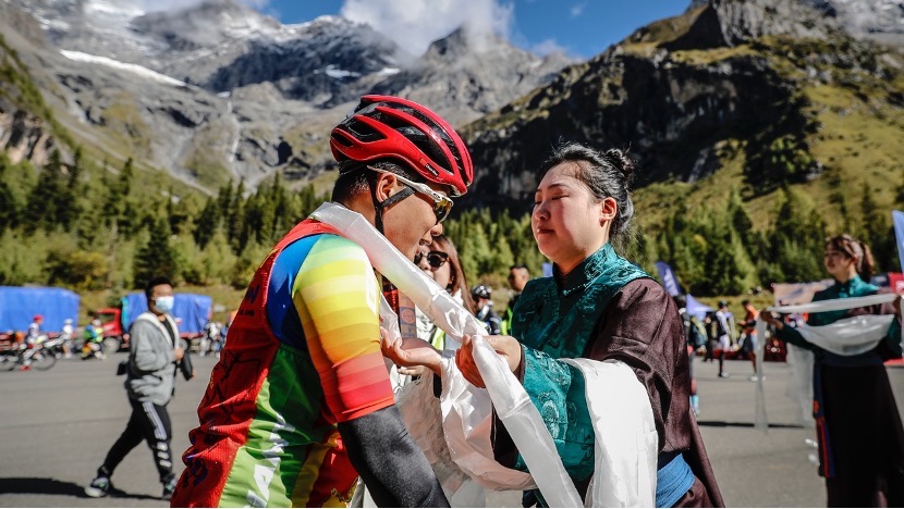 来自东方圣山的洗礼 2021四姑娘山熊猫大道自行车赛