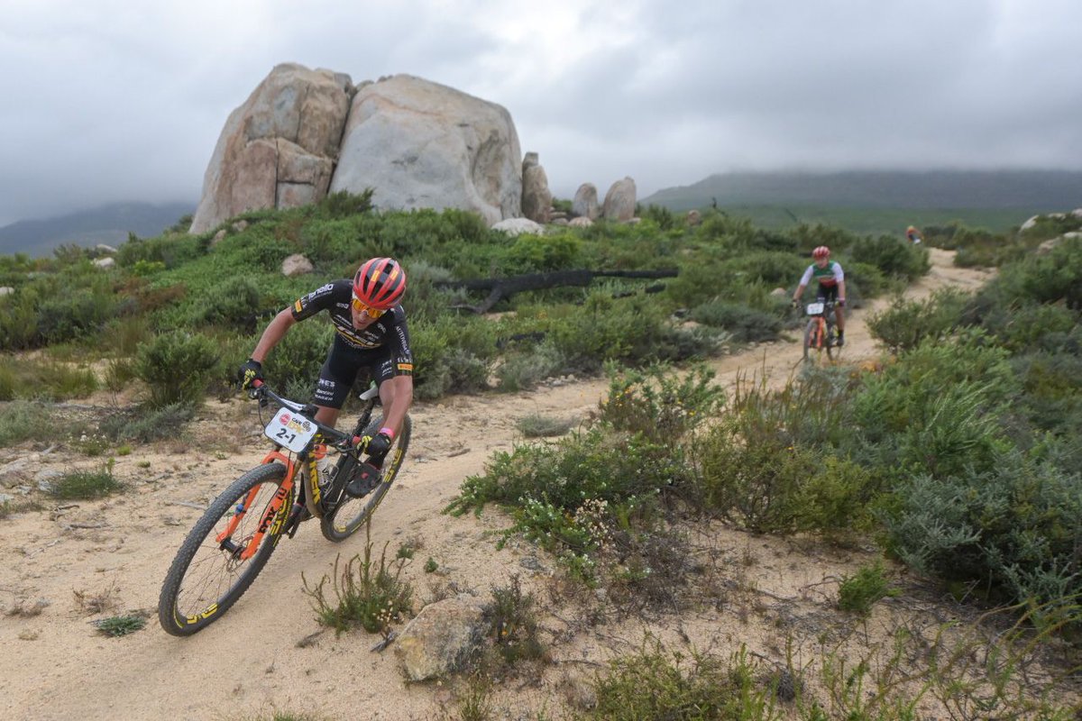 Cape Epic S5：闪电统治！女队六连 男队保黄衫