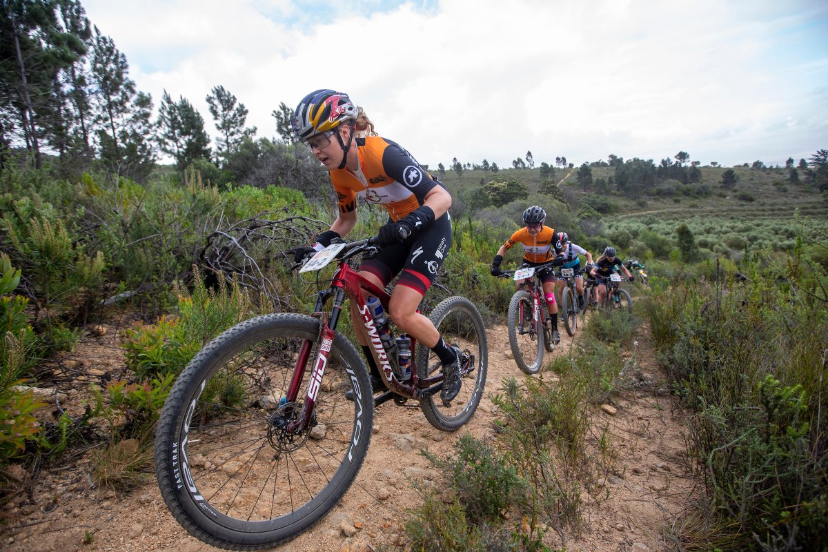 Cape Epic S5：闪电统治！女队六连 男队保黄衫