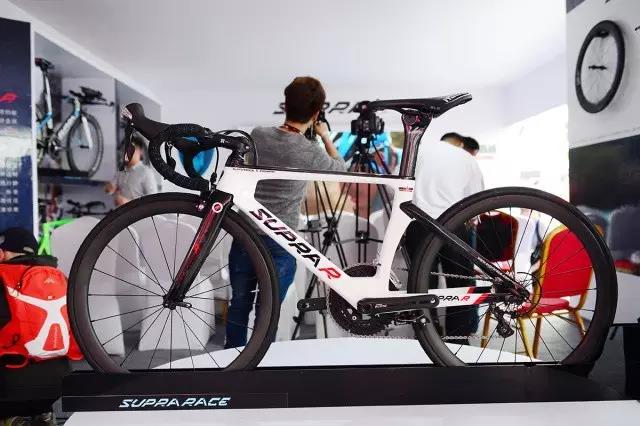 速豹牵手ironman发布联名限量款铁三车kona