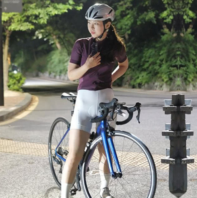 女子自行车运动员的腿图片