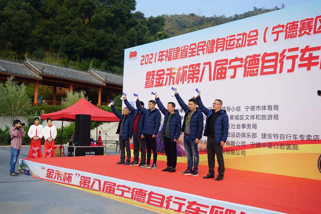 小编赛记 |出发即拉爆 最陡坡度18%的“爬墙”赛