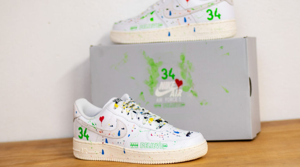 庆祝34胜 耐克为盘爷手绘Air Force 1纪念款板鞋