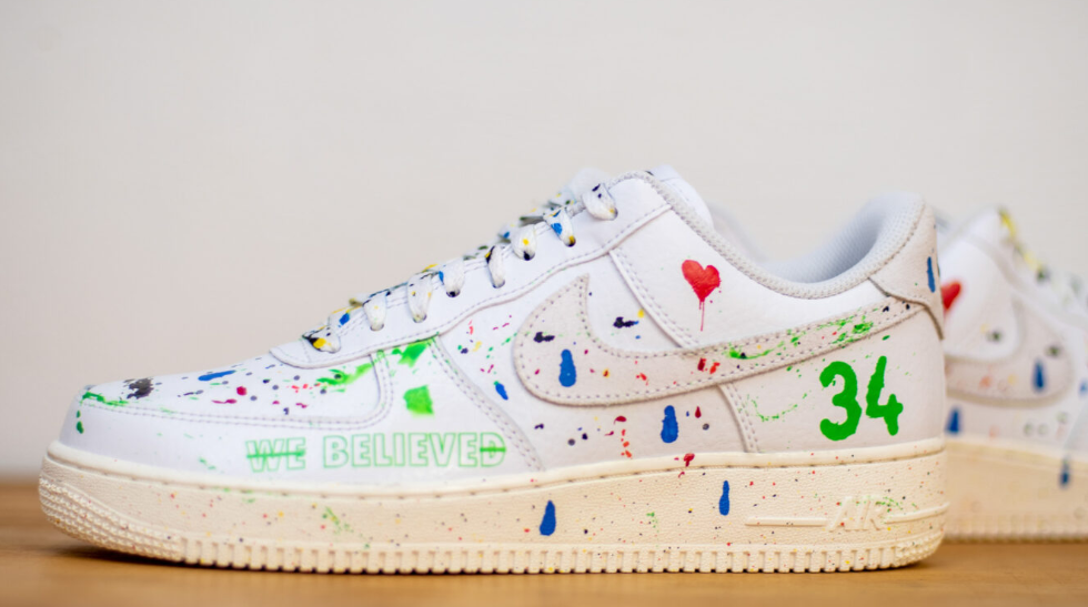 庆祝34胜 耐克为盘爷手绘Air Force 1纪念款板鞋