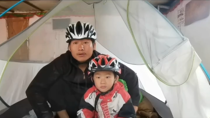 36天1100公里！单亲爸爸带4岁儿子骑行拉萨