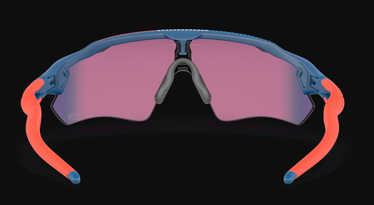 融入法国国旗元素 Oakley推出2021环法特别版眼镜