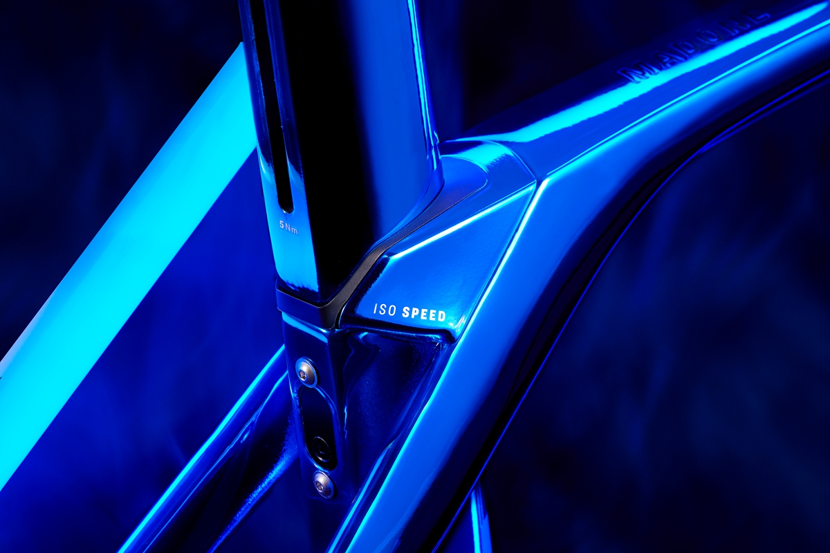 精湛电镀工艺trek新增两款chroma幻彩涂装