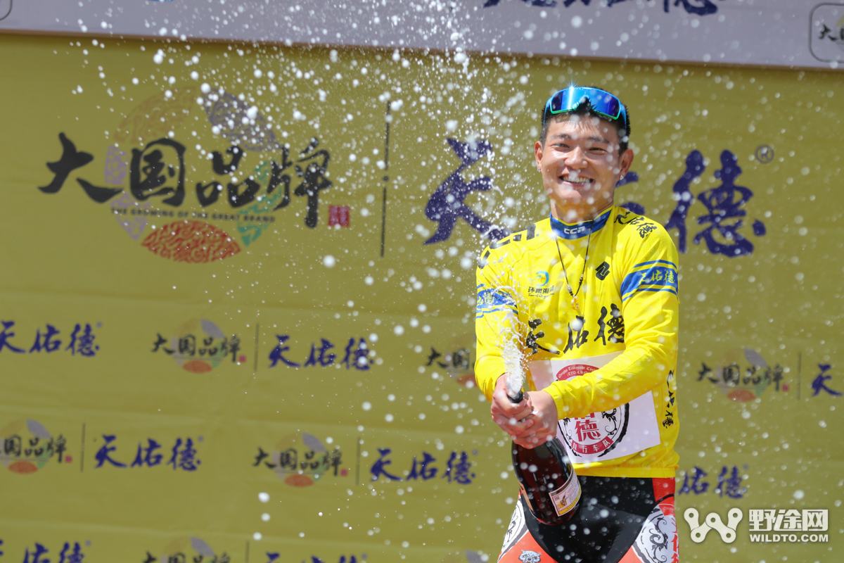 環(huán)湖賽S1：業(yè)余悍將侯棟乙斬賽段 天佑德車隊奪兩衫