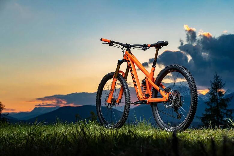 争做EWS赛场最快车型 Pivot推出新款Firebird