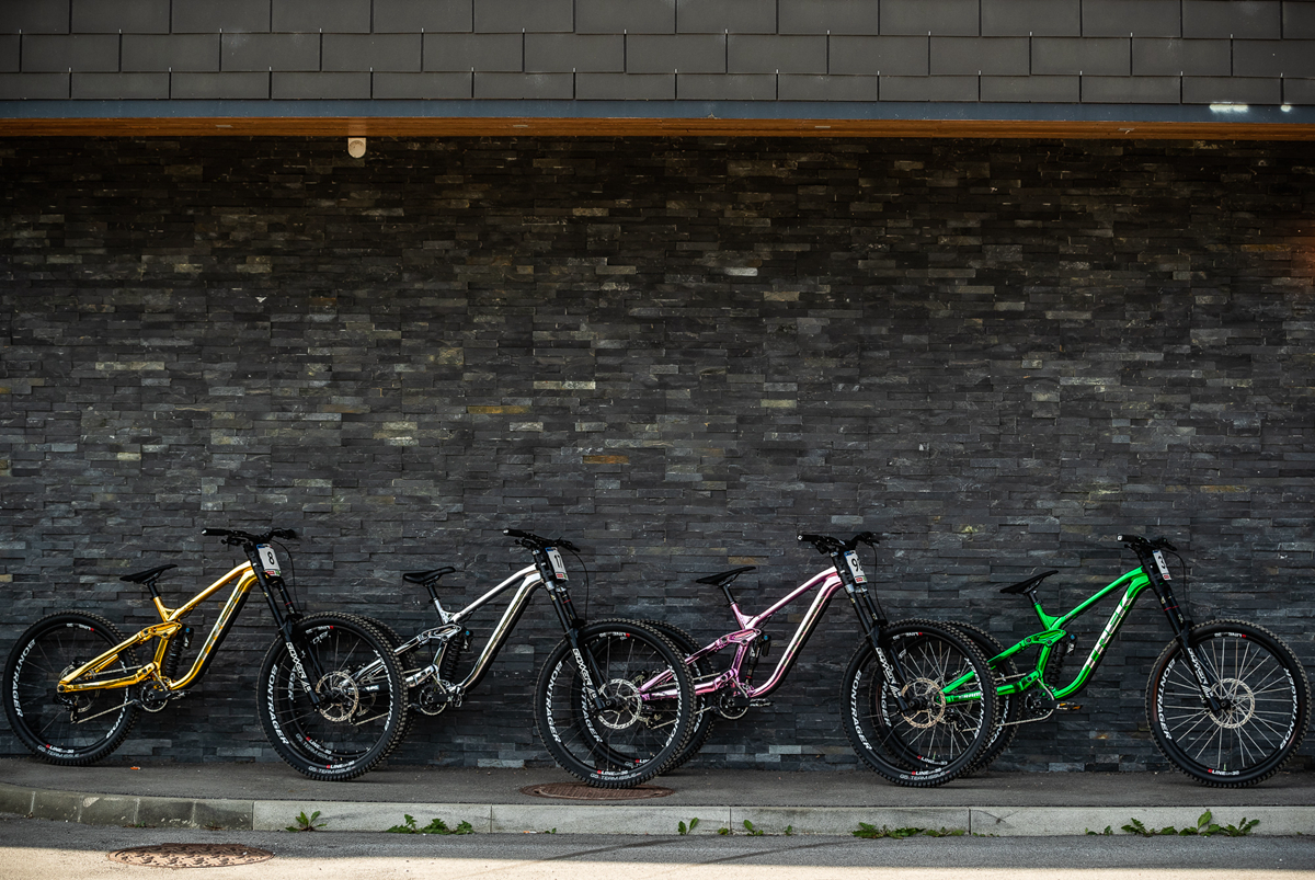 Trek涂装大师 电镀Session速降车亮相DH世界杯