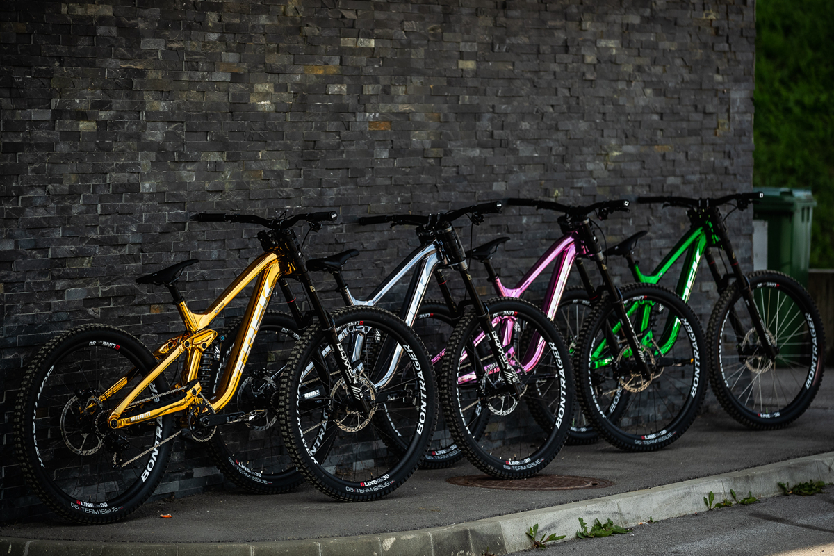 Trek涂装大师 电镀Session速降车亮相DH世界杯