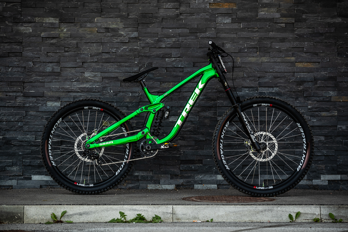 Trek涂装大师 电镀Session速降车亮相DH世界杯