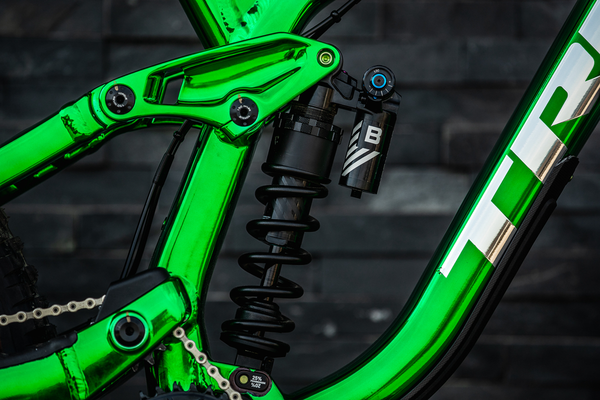 Trek涂装大师 电镀Session速降车亮相DH世界杯