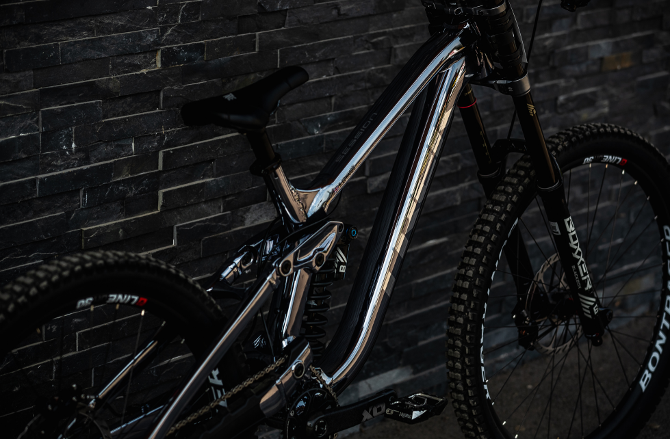 Trek涂装大师 电镀Session速降车亮相DH世界杯