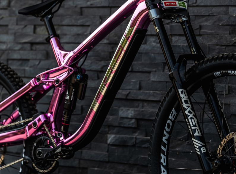 Trek涂装大师 电镀Session速降车亮相DH世界杯