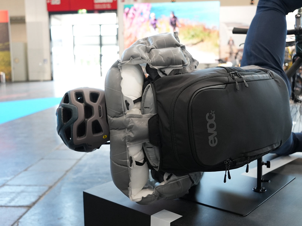 全方位保护 EVOC推出带有安全气囊背包