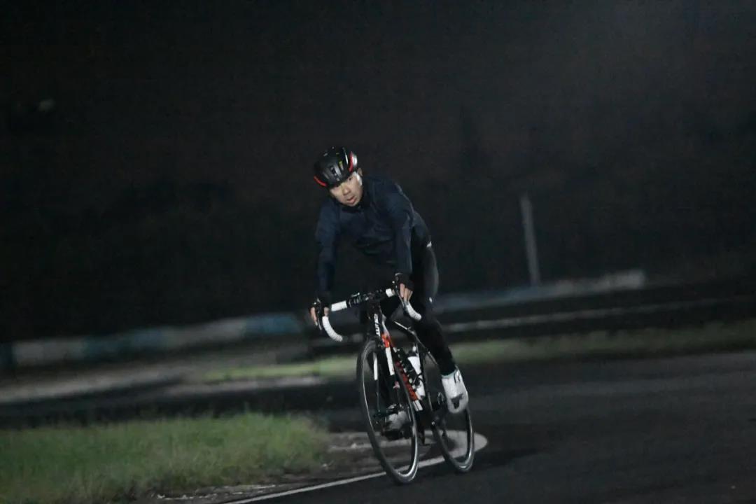 24小时骑行725公里 刘昕打破中国不间断骑行纪录