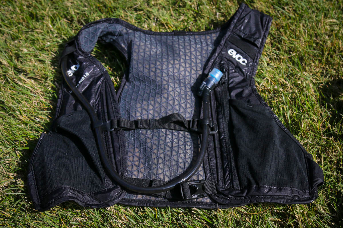 骑游也可以很PRO EVOC推出水袋背心