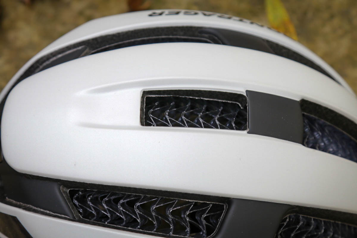 带磁性底座 Bontrager推出新的Circuit头盔