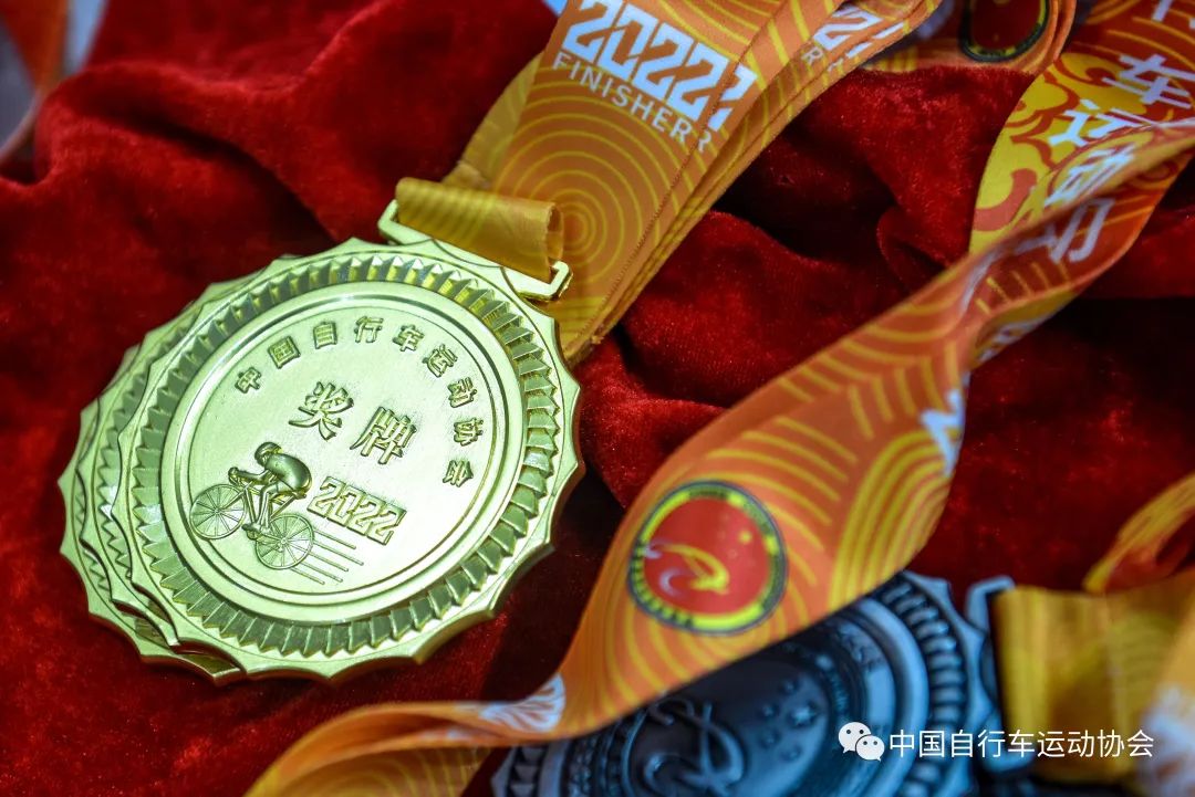 2022全國(guó)場(chǎng)地錦標(biāo)賽收官 鮑珊菊狂攬三金