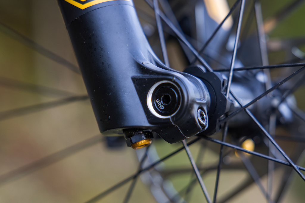 适用XC Öhlins推出短行程版RXF34前叉