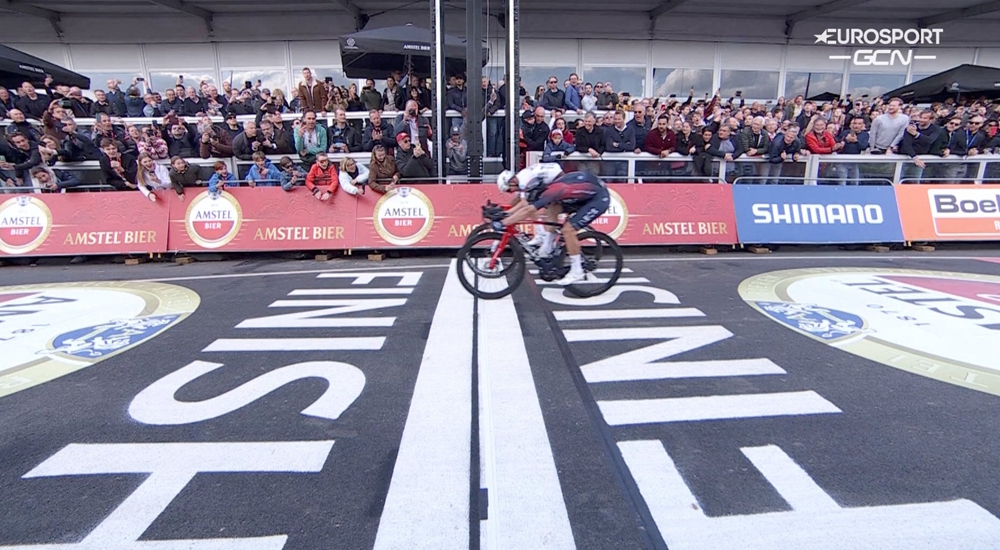 2022黄金赛 | 又见车手乌龙庆祝 挂科斯基险胜