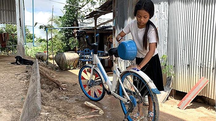 哈啰单车重获新生 助力柬埔寨孩子求学路