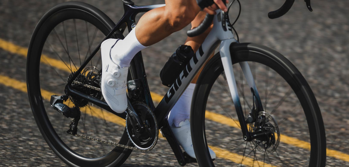 双大底结构 Giant推出全新Surge Pro公路锁鞋