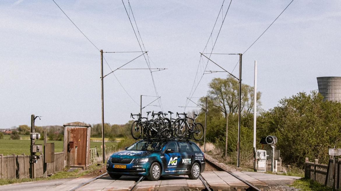 面对巴黎-鲁贝，职业车队的后勤车要做哪些准备？