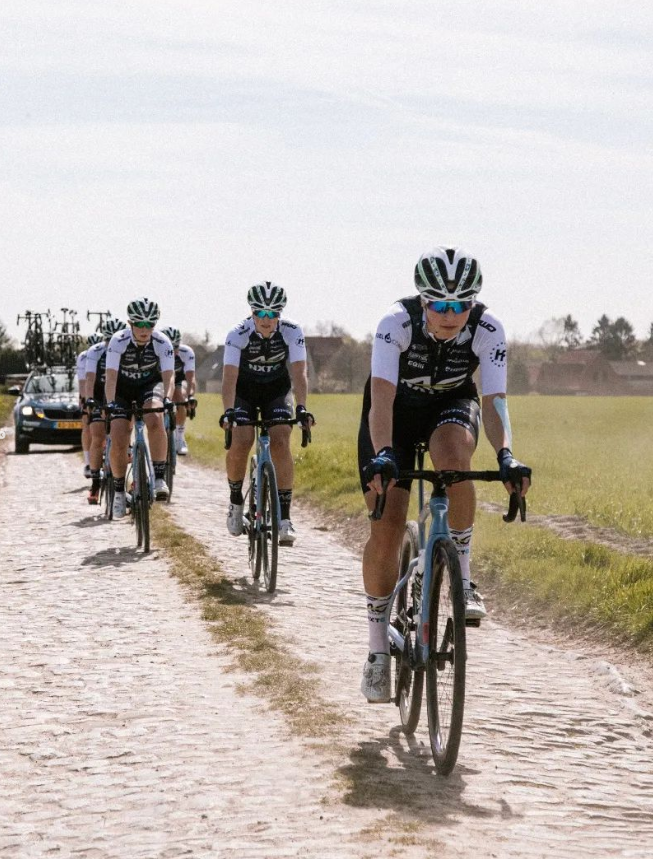 面对巴黎-鲁贝，职业车队的后勤车要做哪些准备？